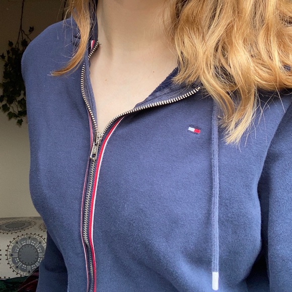 size M tommy hilfiger zip up 🥶🦋 - Picture 2 of 5